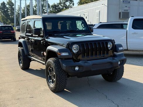 Used 2018 Jeep Wrangler Unlimited Sport S AWD/4WD image 4