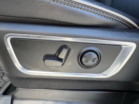 Used 2024 RAM 1500 Laramie AWD/4WD image 18