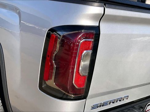 Used 2018 GMC Sierra 1500 SLT w/ SLT Premium Package image 28