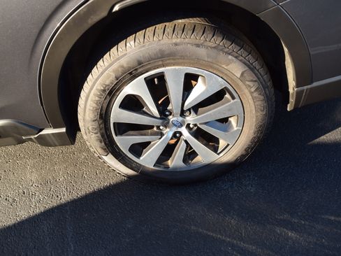 Used 2022 Subaru Outback Premium image 17