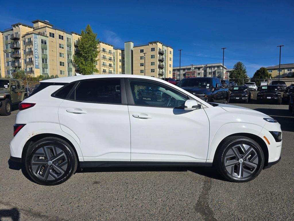 Used 2023 Hyundai Kona SE FWD image 7