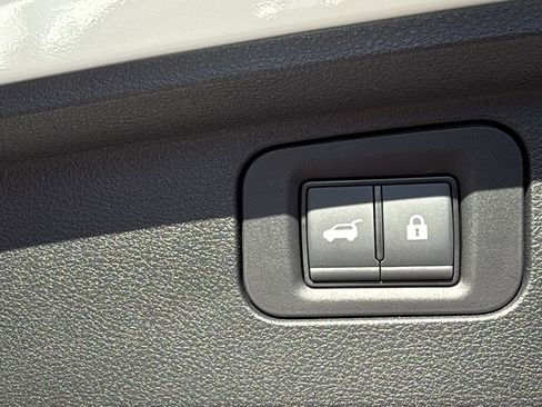 Certified 2025 Nissan Armada Platinum Reserve image 26