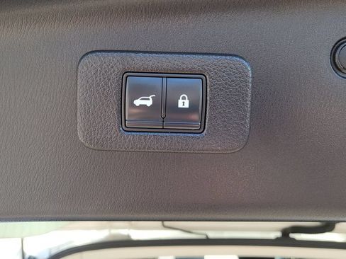 Used 2022 Nissan Armada Platinum w/ Captain's Chairs Package RWD image 17