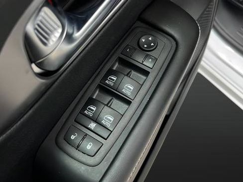 Used 2026 Chrysler Pacifica Select FWD image 22