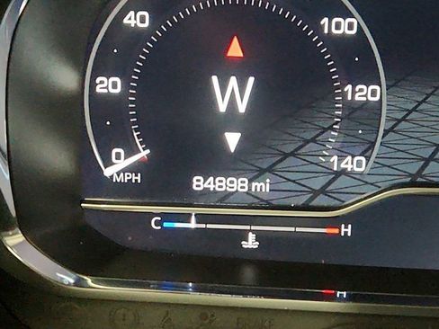 Used 2022 GMC Yukon XL SLT w/ SLT Premium Package image 15