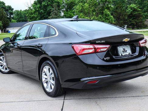 Used 2019 Chevrolet Malibu LT w/ Leather Package FWD image 17