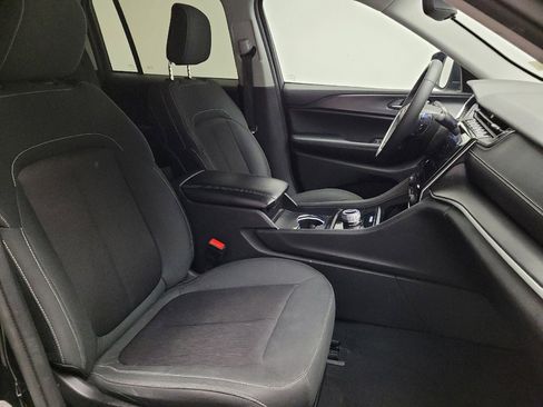 Used 2024 Jeep Grand Cherokee Laredo RWD image 21