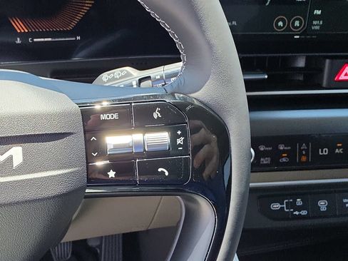 New 2027 Kia Carnival FWD image 30