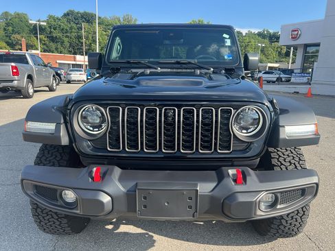 Used 2024 Jeep Wrangler Unlimited Rubicon w/ Technology Group AWD/4WD image 2