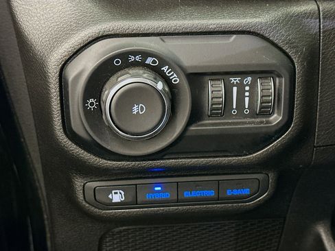 Used 2022 Jeep Wrangler Sahara w/ Cold Weather Group image 17