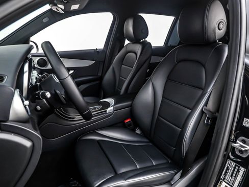 Used 2022 Mercedes-Benz GLC 300 4MATIC image 17