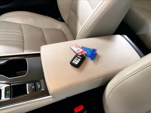 Used 2018 Honda Accord EX-L image 30