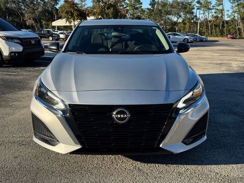 Used 2024 Nissan Altima 2.5 SV image 2