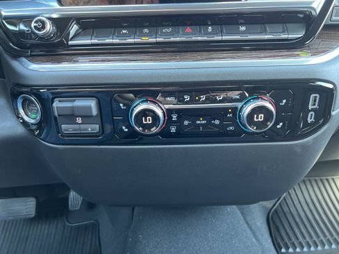 New 2025 GMC Sierra 1500 Elevation image 26