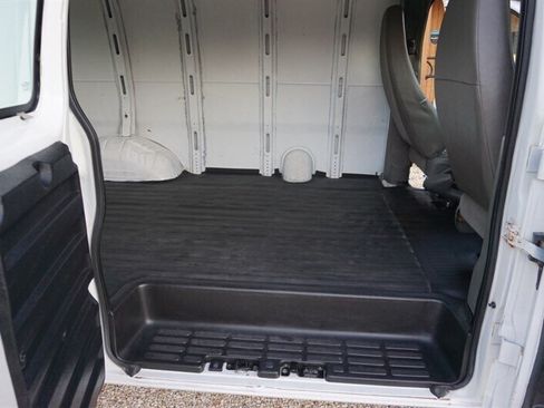 Used 2010 Chevrolet Express 1500 RWD image 28