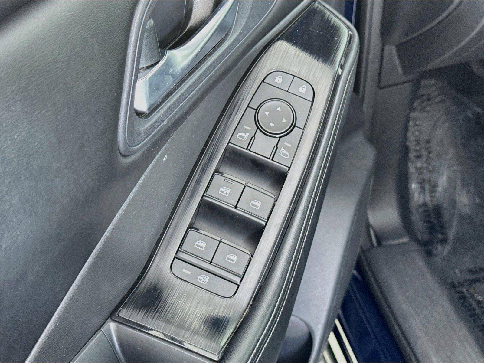 Used 2025 Nissan Rogue SV FWD image 17