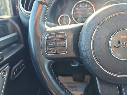 Used 2017 Jeep Wrangler Unlimited Sahara w/ Connectivity Group AWD/4WD image 18