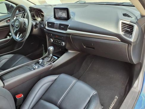 Used 2018 MAZDA MAZDA3 Touring FWD image 8