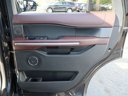 Used 2024 Ford Expedition Limited AWD/4WD image 35