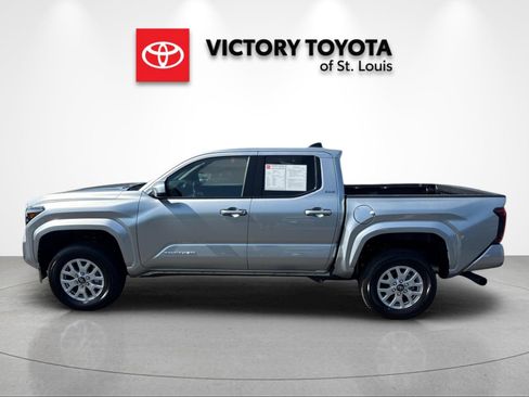 Used 2026 Toyota Tacoma SR5 AWD/4WD image 6