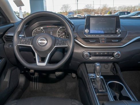 Used 2023 Nissan Altima 2.5 SV image 16