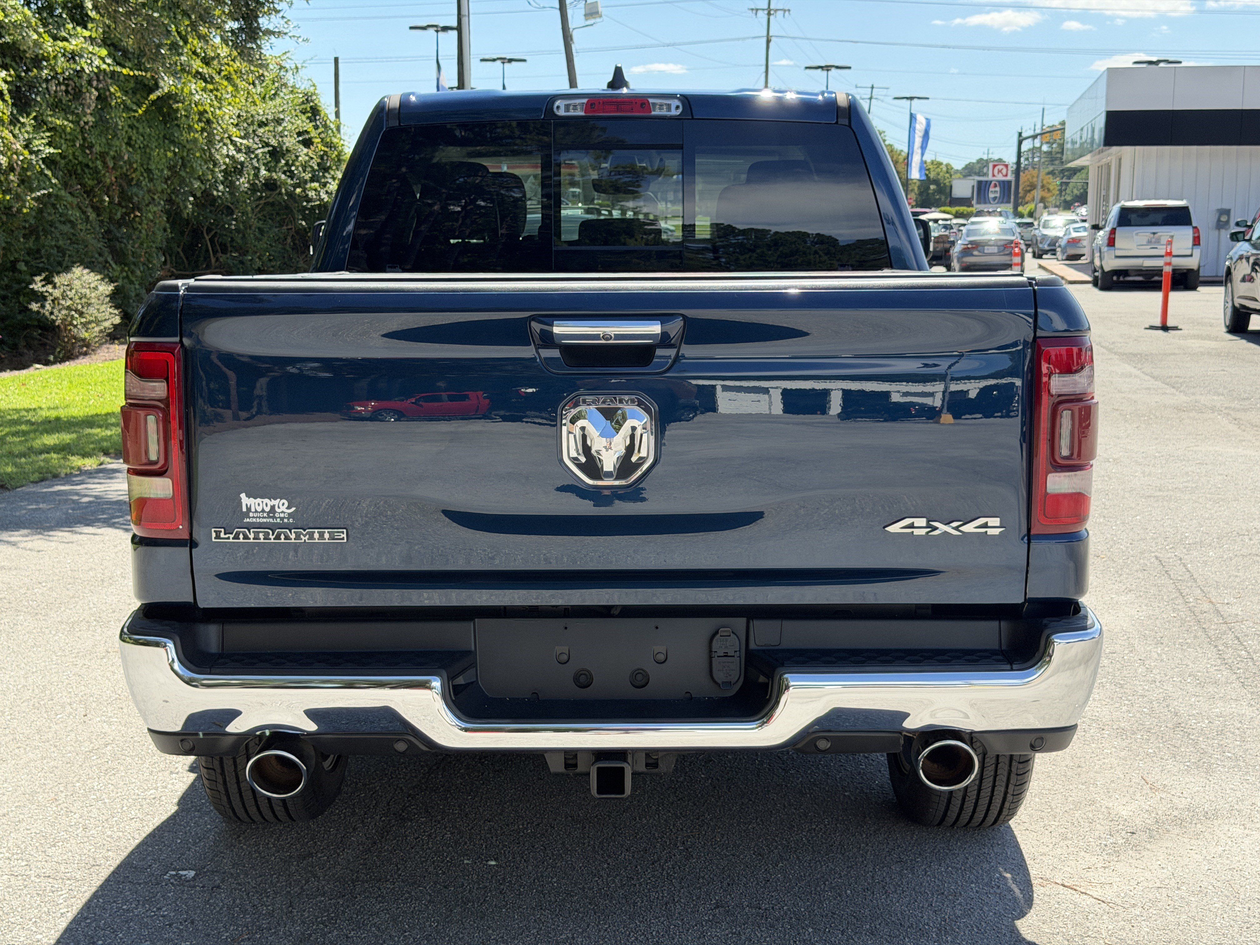 Used 2022 RAM 1500 Laramie AWD/4WD image 9