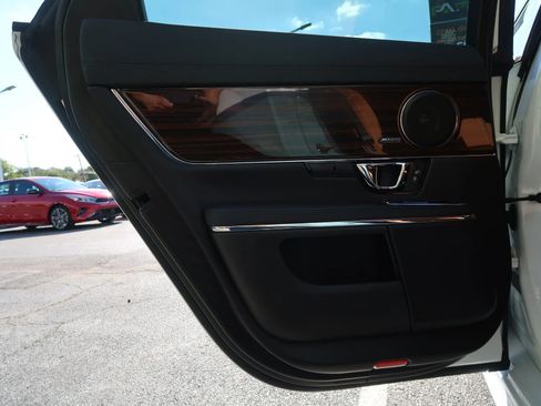 Used 2019 Jaguar XJ R-Sport RWD image 45