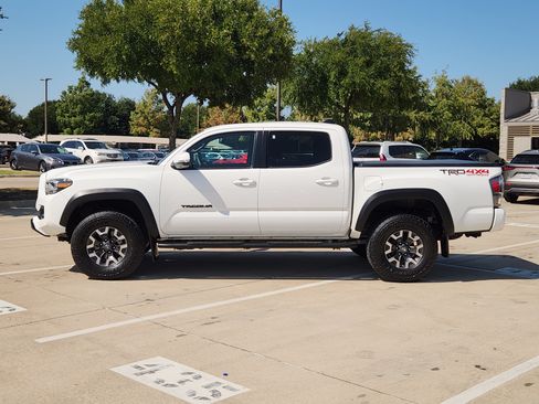 Used 2022 Toyota Tacoma TRD Off-Road w/ TRD Premium Off Road Package AWD/4WD image 3