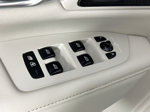 Used 2025 Volvo V90 B6 Cross Country Ultra w/ Protection Package Premier image 18