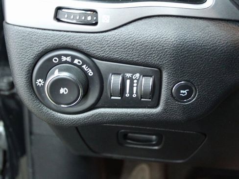 Used 2019 Jeep Cherokee Latitude w/ Comfort & Convenience Group image 13