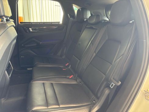 Used 2019 Porsche Cayenne AWD/4WD image 15