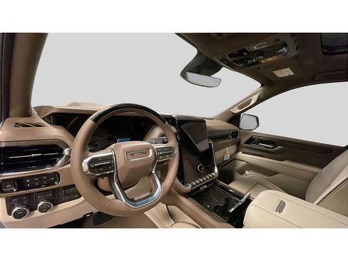 Used 2026 GMC Yukon Denali w/ Denali Reserve Package image 10