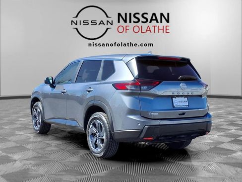 Certified 2025 Nissan Rogue SV image 3