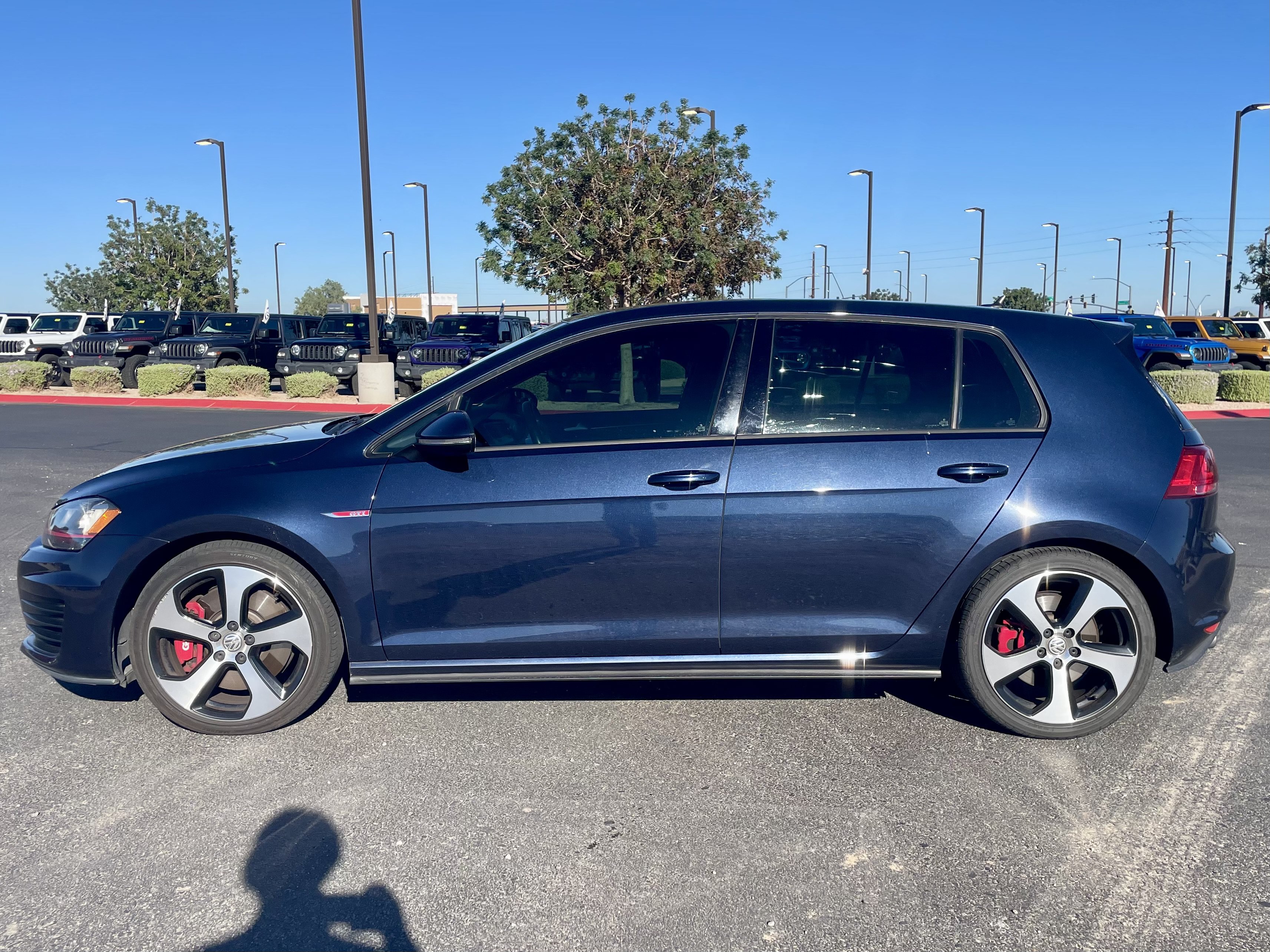 Used 2016 Volkswagen GTI Autobahn w/ Lighting Package (SEL) FWD image 2