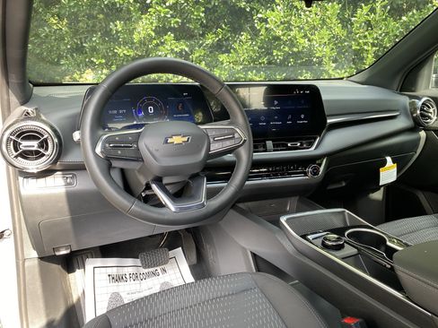 Used 2026 Chevrolet Equinox LT FWD image 33