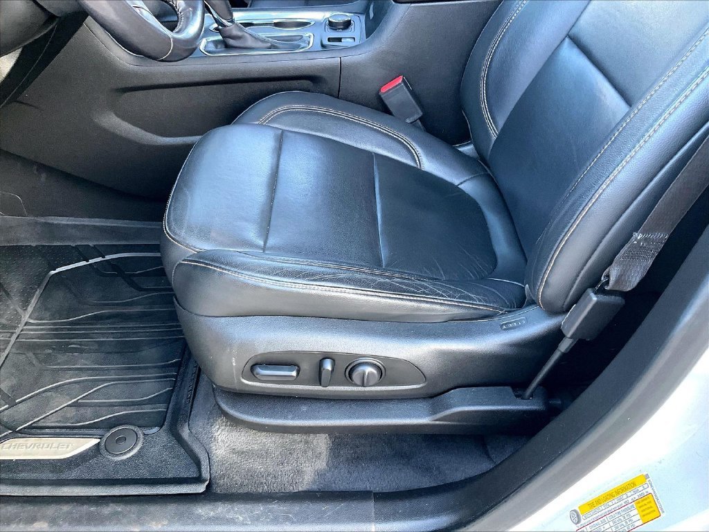 Used 2019 Chevrolet Traverse LT w/ LT Premium Package AWD/4WD image 35