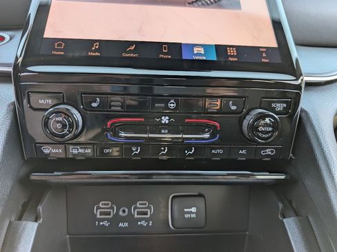 New 2025 Jeep Grand Cherokee Limited image 28