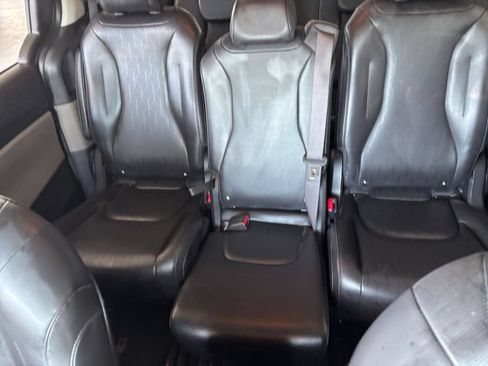 Used 2026 Kia Carnival FWD image 40