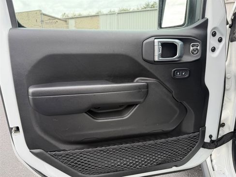 Used 2024 Jeep Wrangler Unlimited Rubicon image 24