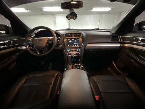 Used 2017 Ford Explorer XLT w/ Equipment Group 202A image 19