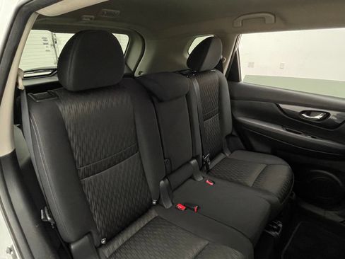 Used 2017 Nissan Rogue SV AWD/4WD image 34