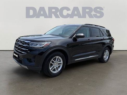 Certified 2025 Ford Explorer Active RWD image 3