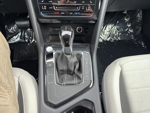 New 2026 Volkswagen Taos SE image 23