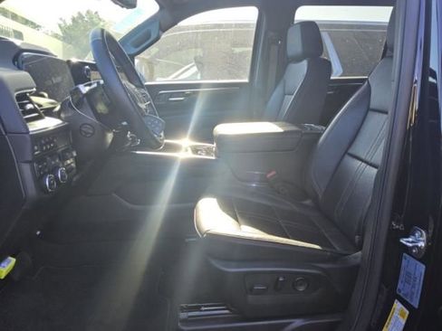 Used 2025 Chevrolet Suburban High Country AWD/4WD image 4