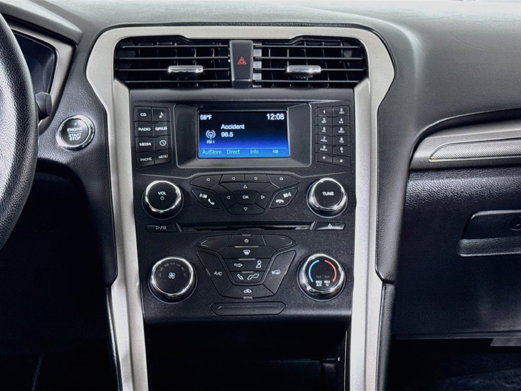 Used 2017 Ford Fusion SE FWD image 13