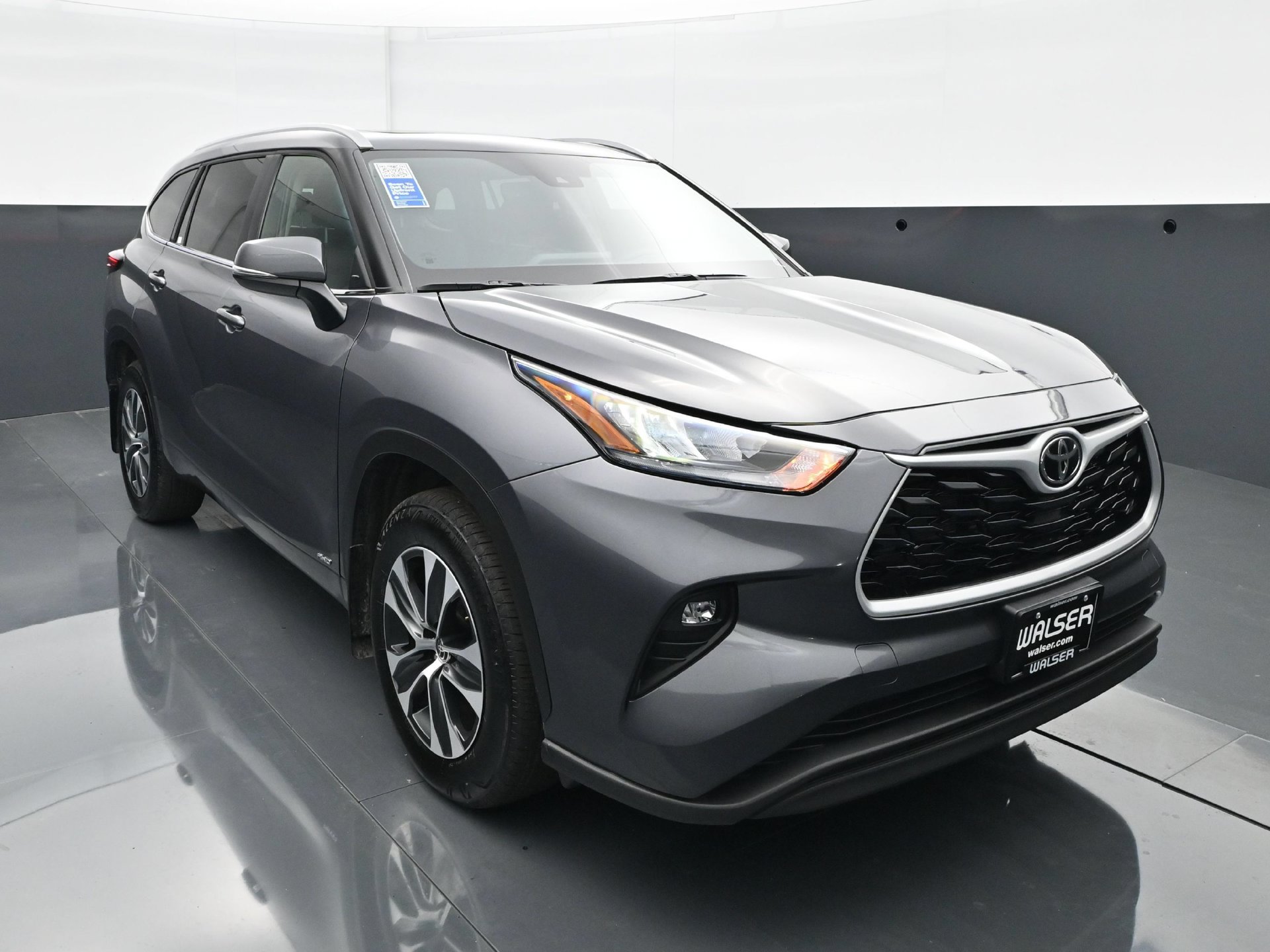 Used 2025 Toyota Highlander XLE AWD/4WD image 11