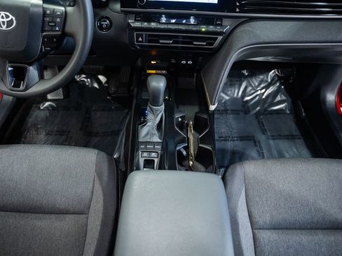 Used 2025 Toyota Camry LE image 23