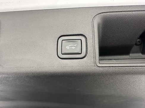 Used 2022 GMC Terrain SLT image 33