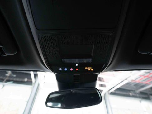 Used 2024 GMC Acadia AT4 w/ Luxury Package image 18