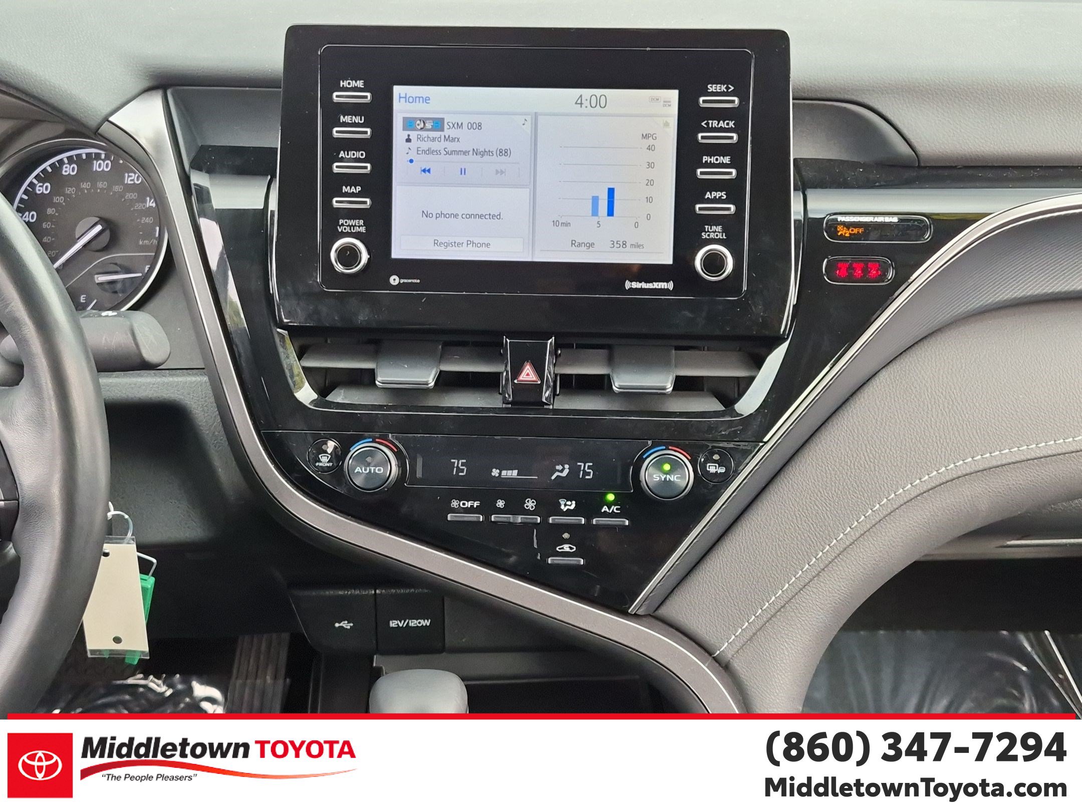 Used 2024 Toyota Camry SE w/ Cold Weather Package FWD image 28